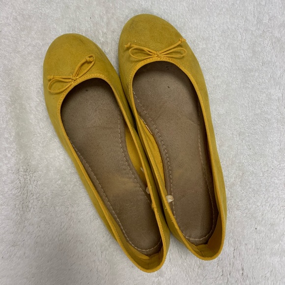 old navy yellow flats